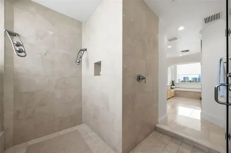 464 Golden Gate Point Sarasota FL 34236