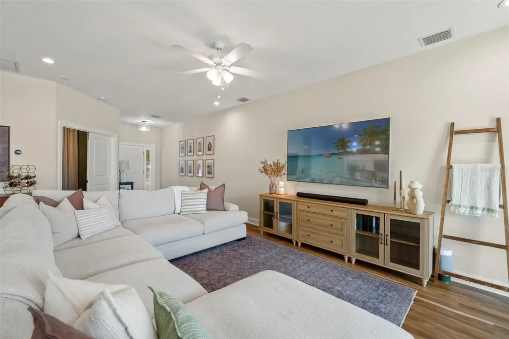 5210 94th Avenue N Pinellas Park FL 33782