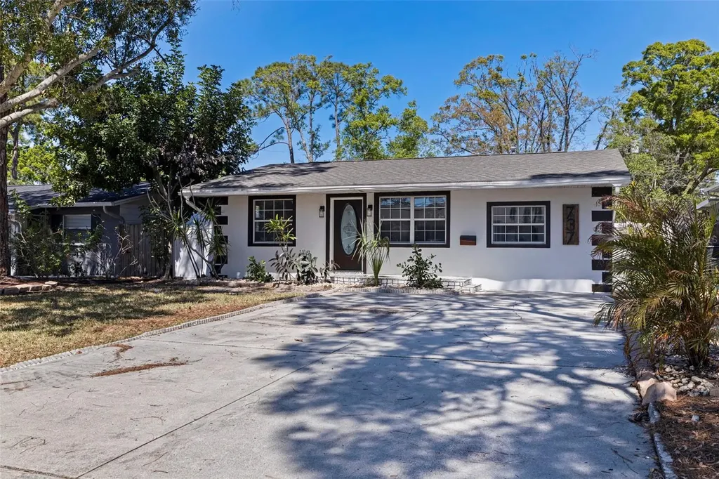 737 62nd Avenue N St Petersburg FL 33702