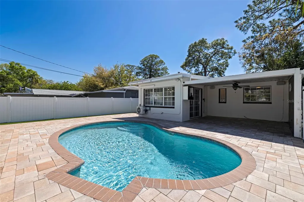 737 62nd Avenue N St Petersburg FL 33702