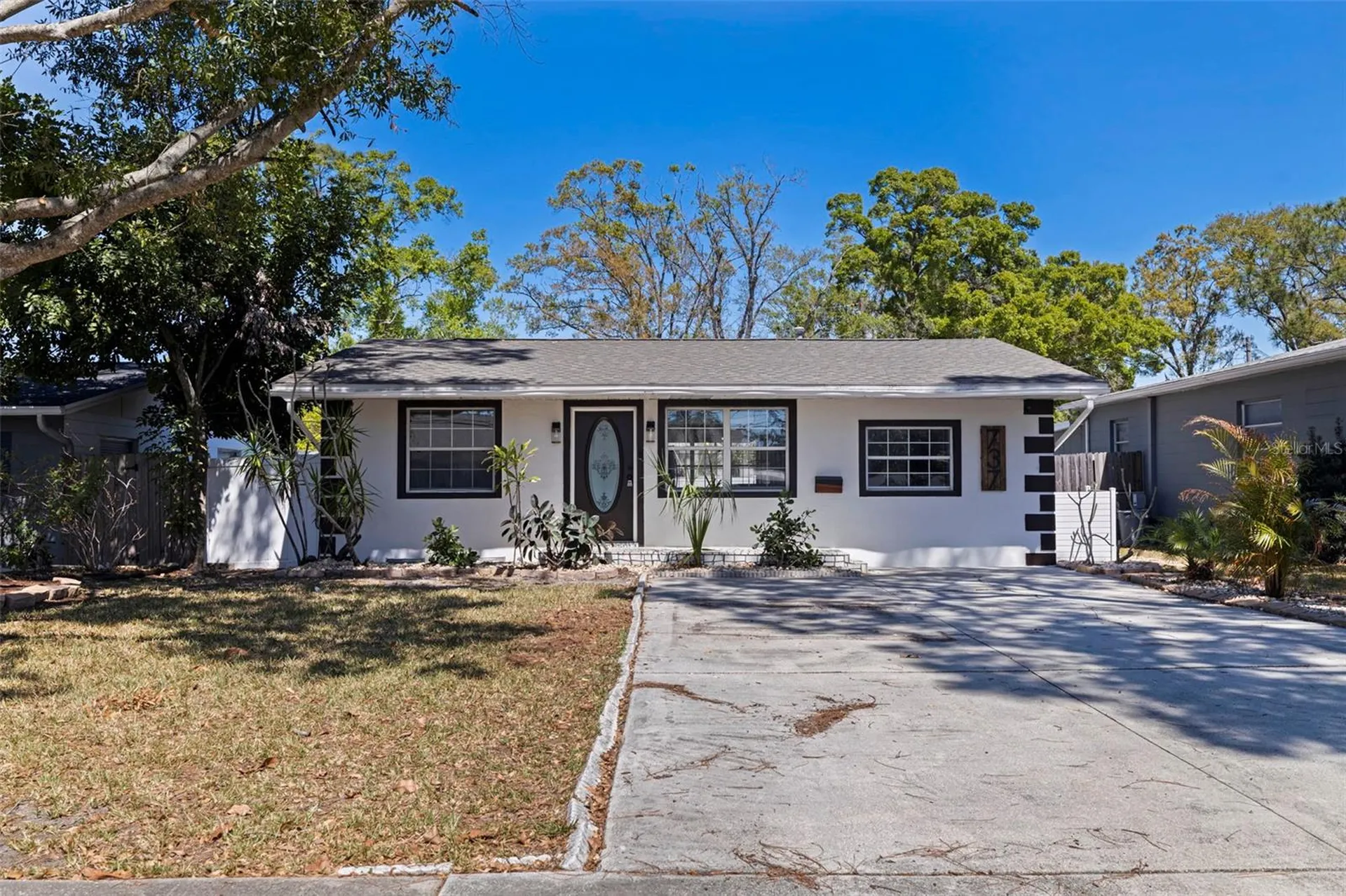 737 62nd Avenue N St Petersburg FL 33702