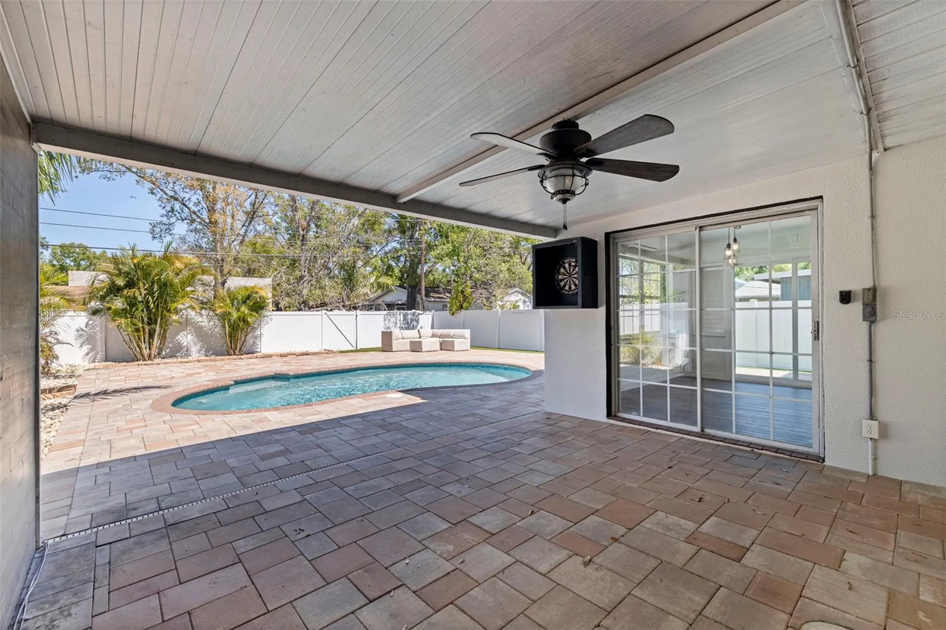 737 62nd Avenue N St Petersburg FL 33702