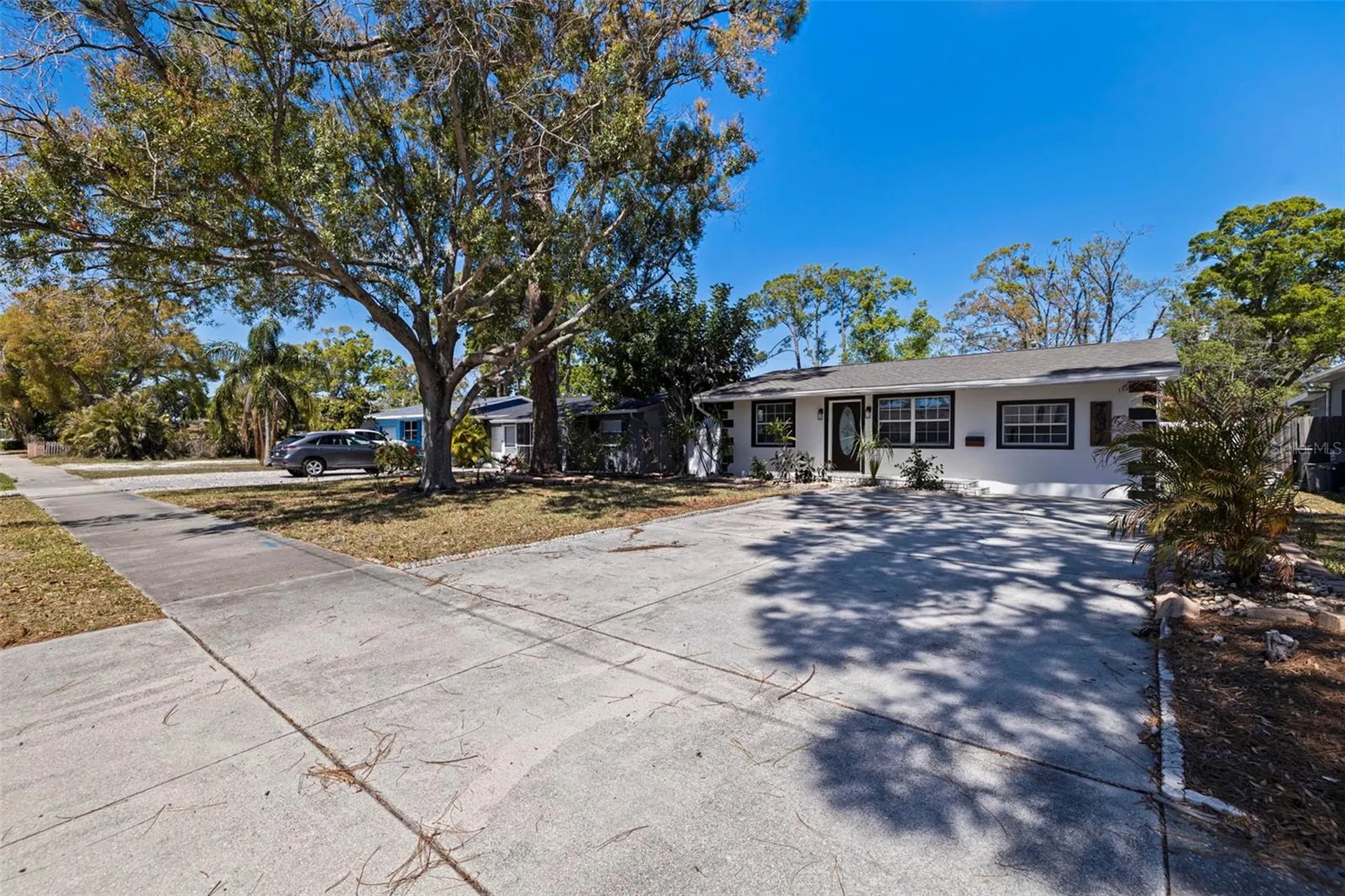 737 62nd Avenue N St Petersburg FL 33702