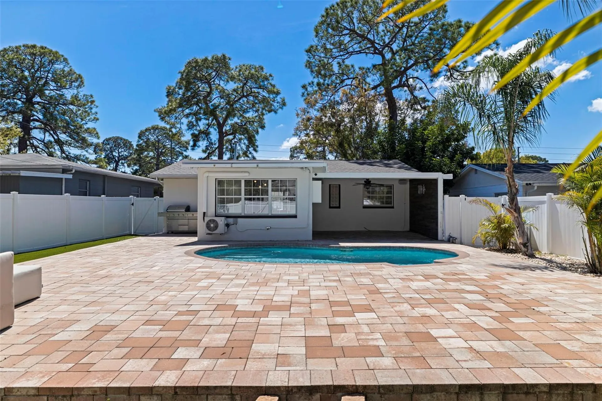 737 62nd Avenue N St Petersburg FL 33702