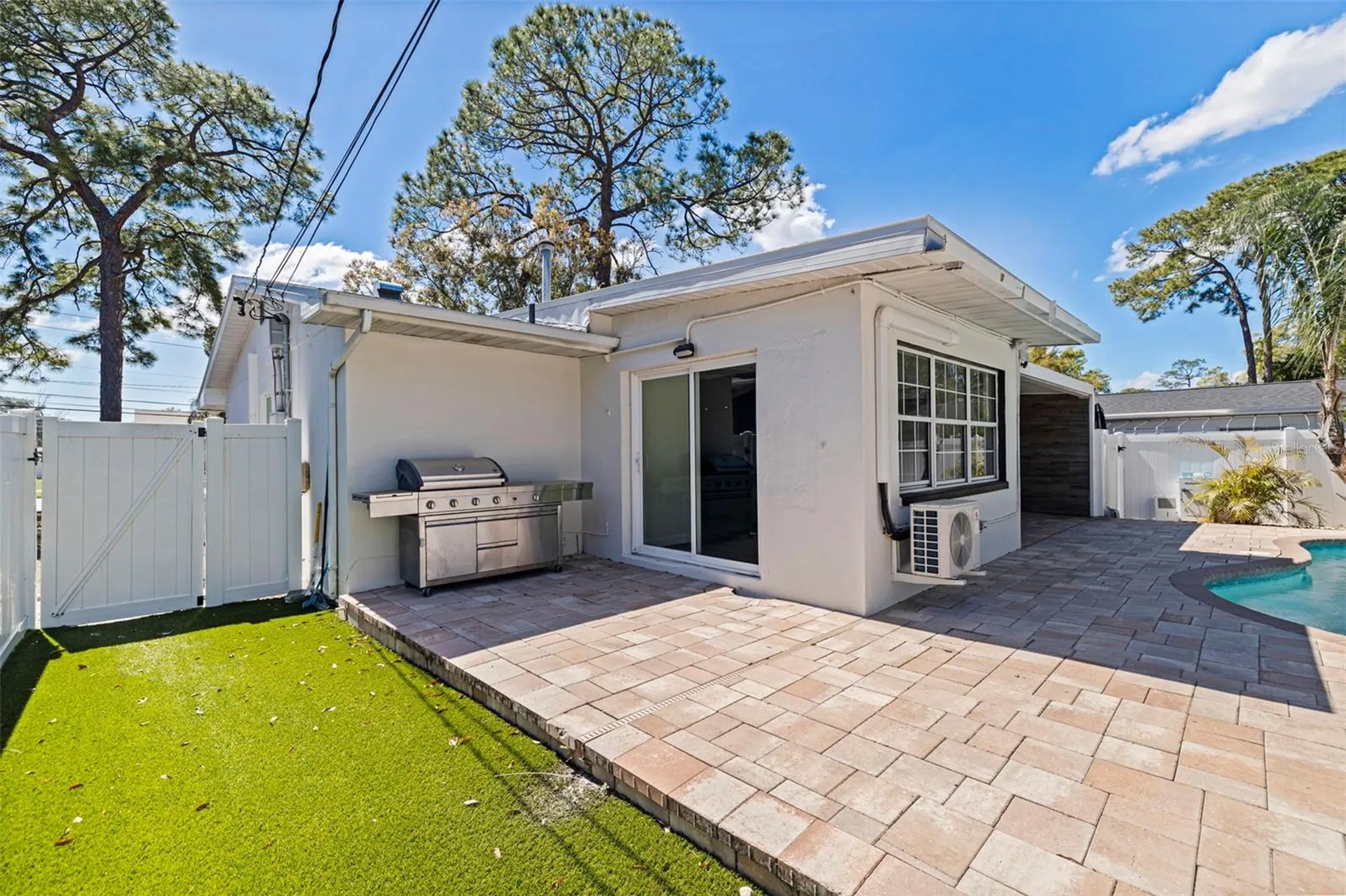 737 62nd Avenue N St Petersburg FL 33702