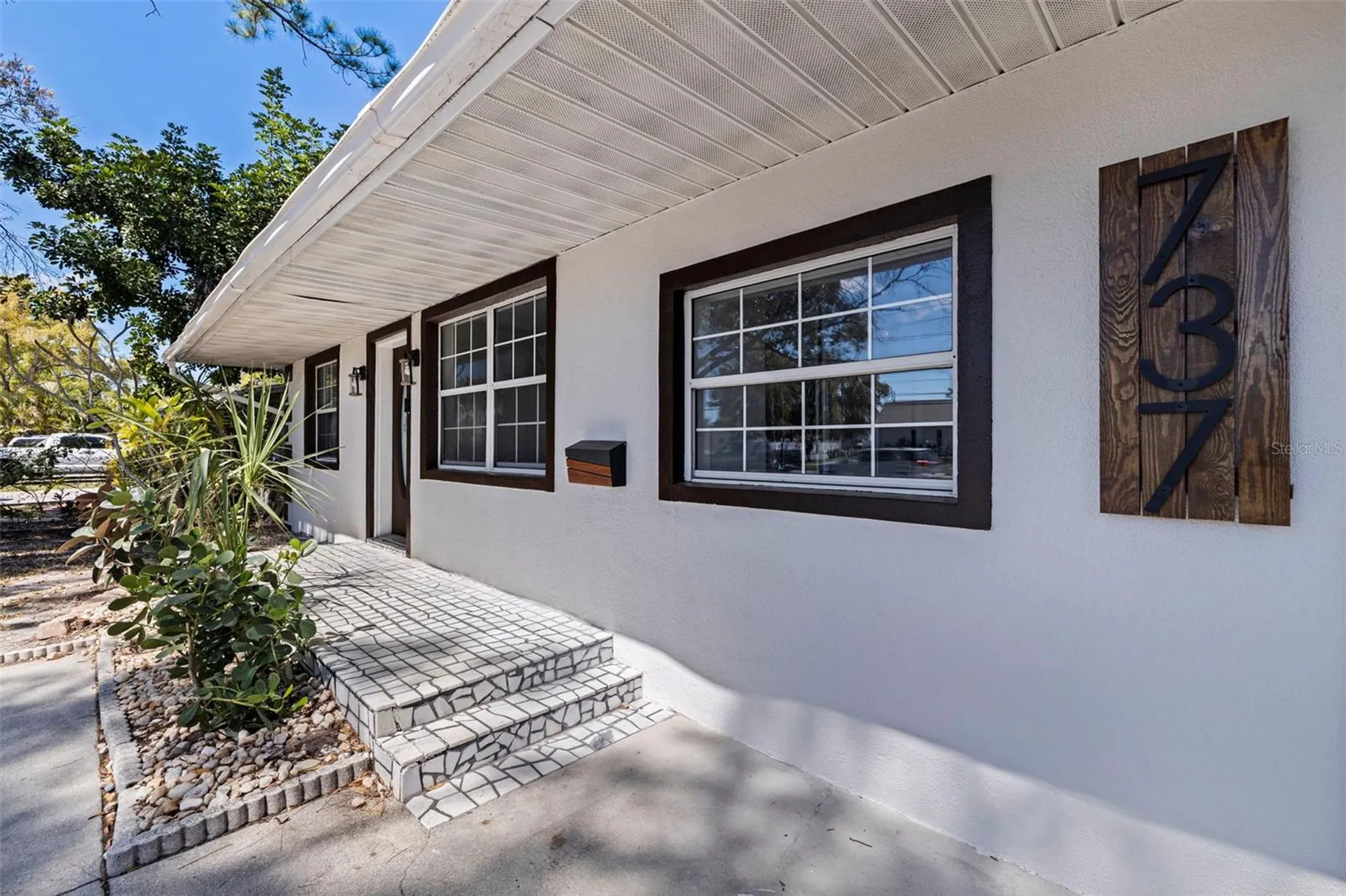 737 62nd Avenue N St Petersburg FL 33702