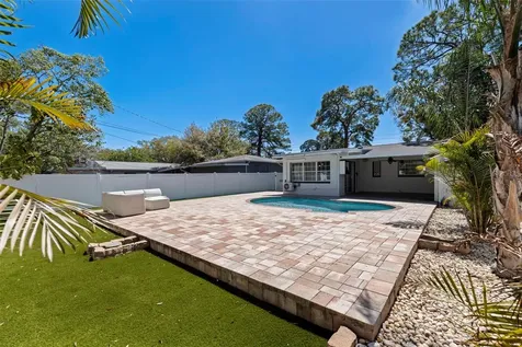 737 62nd Avenue N St Petersburg FL 33702