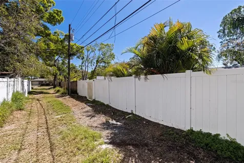 737 62nd Avenue N St Petersburg FL 33702
