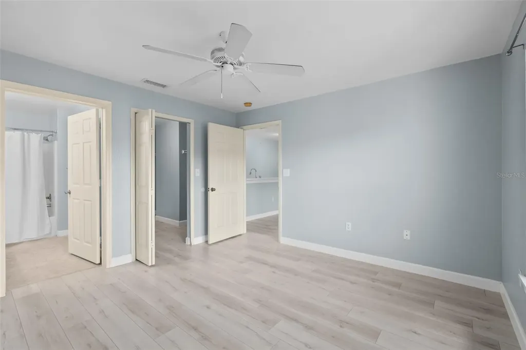 5459 Vineland Road Orlando FL 32811