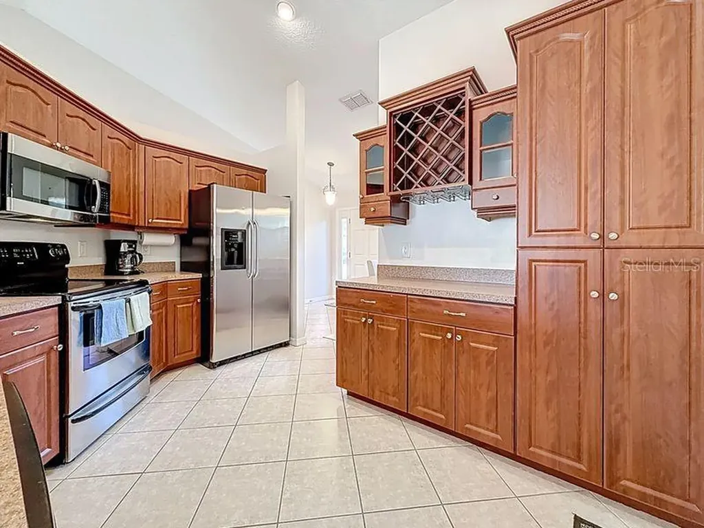 2402 Dryer Avenue Largo FL 33770