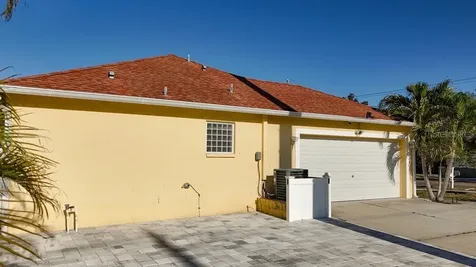 2402 Dryer Avenue Largo FL 33770