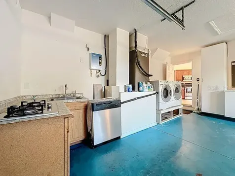 2402 Dryer Avenue Largo FL 33770