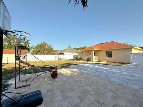 2402 Dryer Avenue Largo FL 33770
