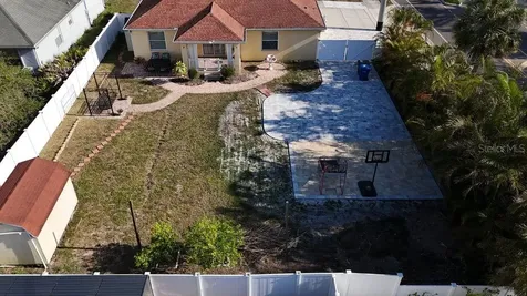 2402 Dryer Avenue Largo FL 33770