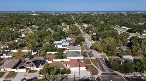 2402 Dryer Avenue Largo FL 33770