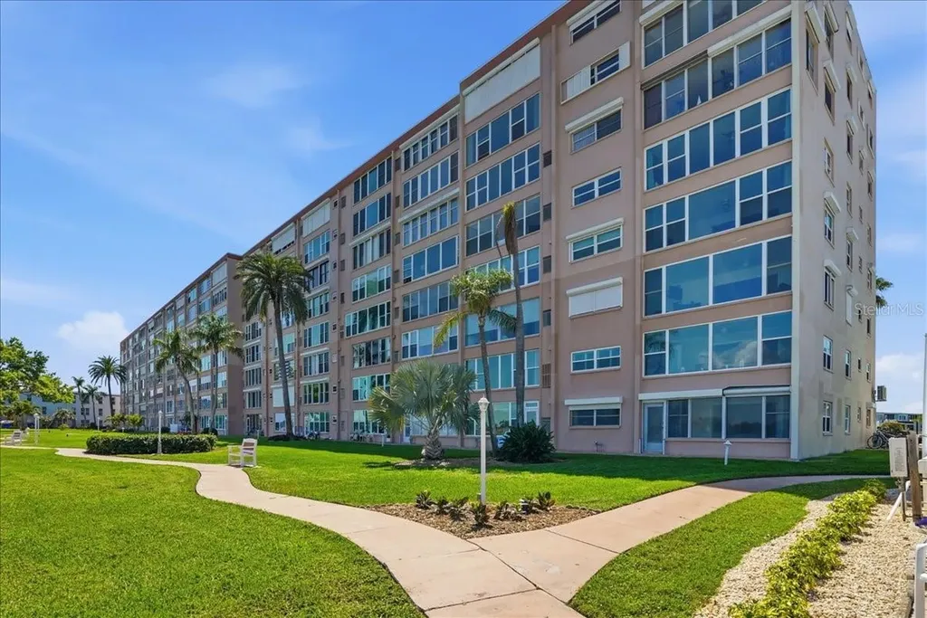 1847 Shore Drive S South Pasadena FL 33707