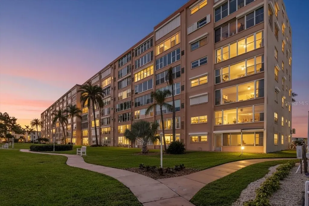 1847 Shore Drive S South Pasadena FL 33707