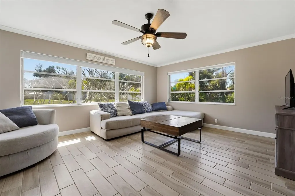 2400 Pine Court Nokomis FL 34275