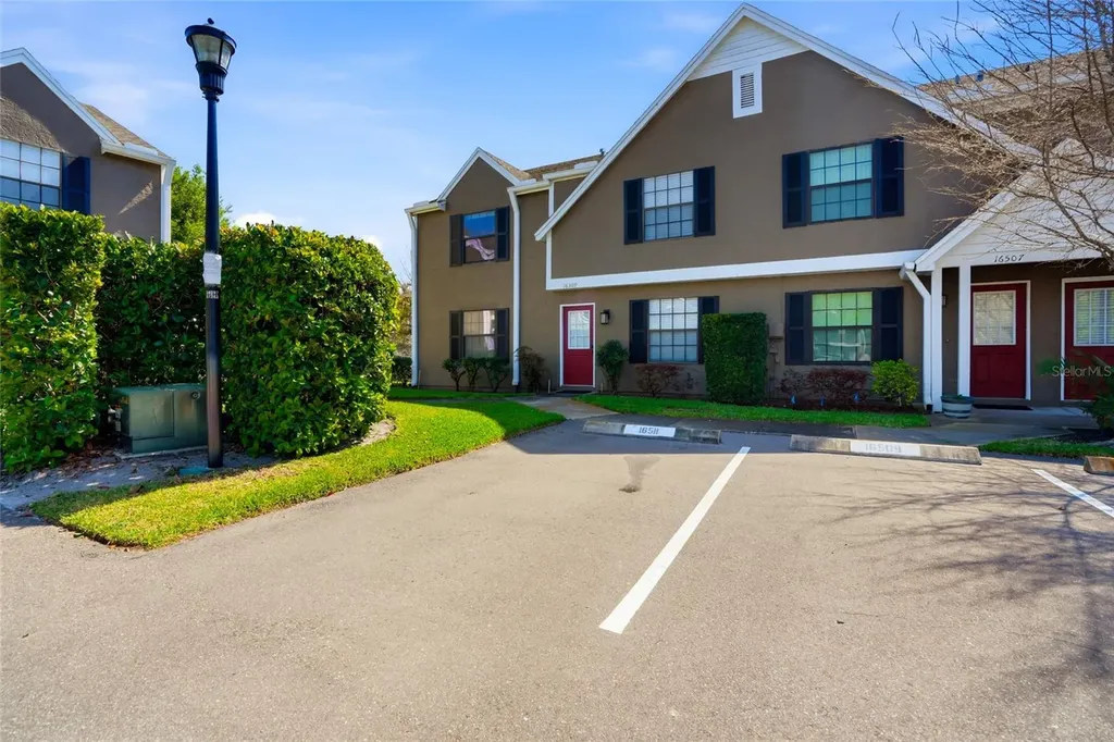 16511 Lake Brigadoon Circle Tampa FL 33618