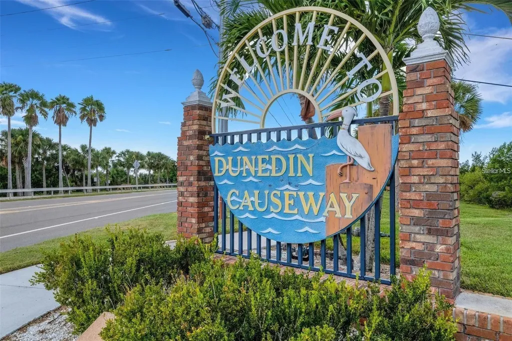1884 San Mateo Drive Dunedin FL 34698
