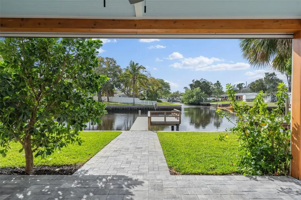 170 98th Avenue N St Petersburg FL 33702
