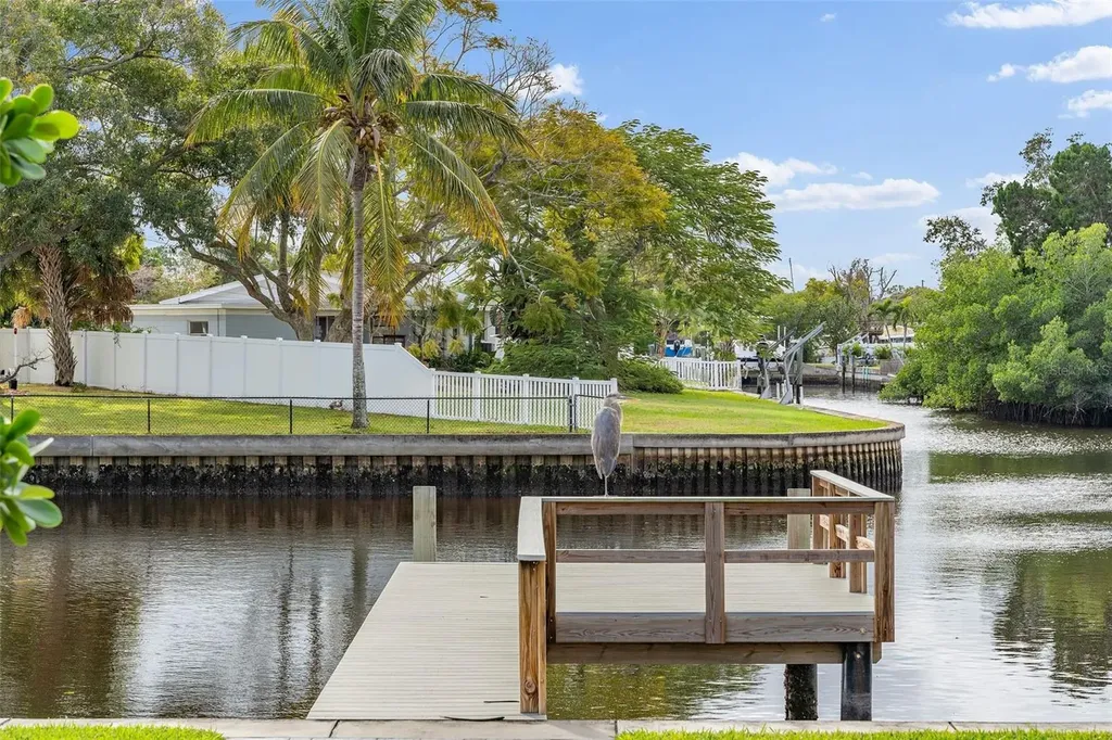170 98th Avenue N St Petersburg FL 33702