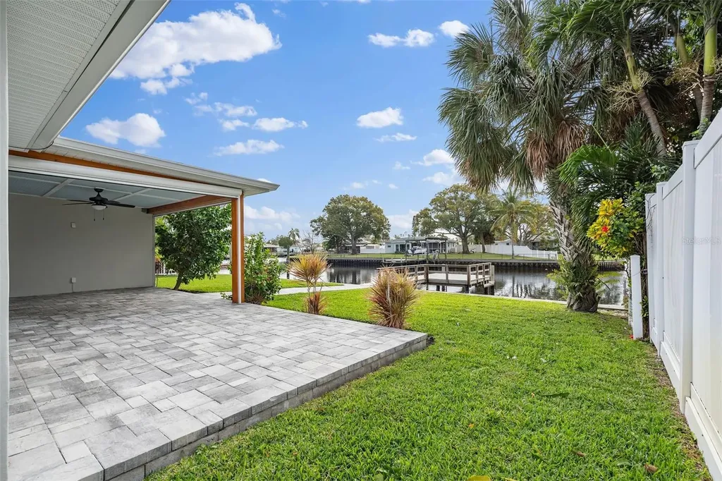 170 98th Avenue N St Petersburg FL 33702