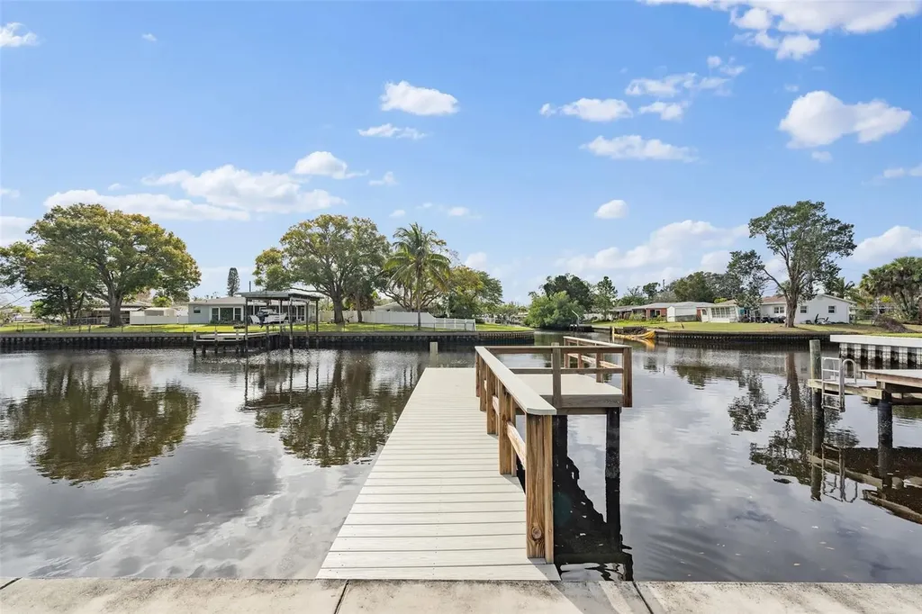 170 98th Avenue N St Petersburg FL 33702
