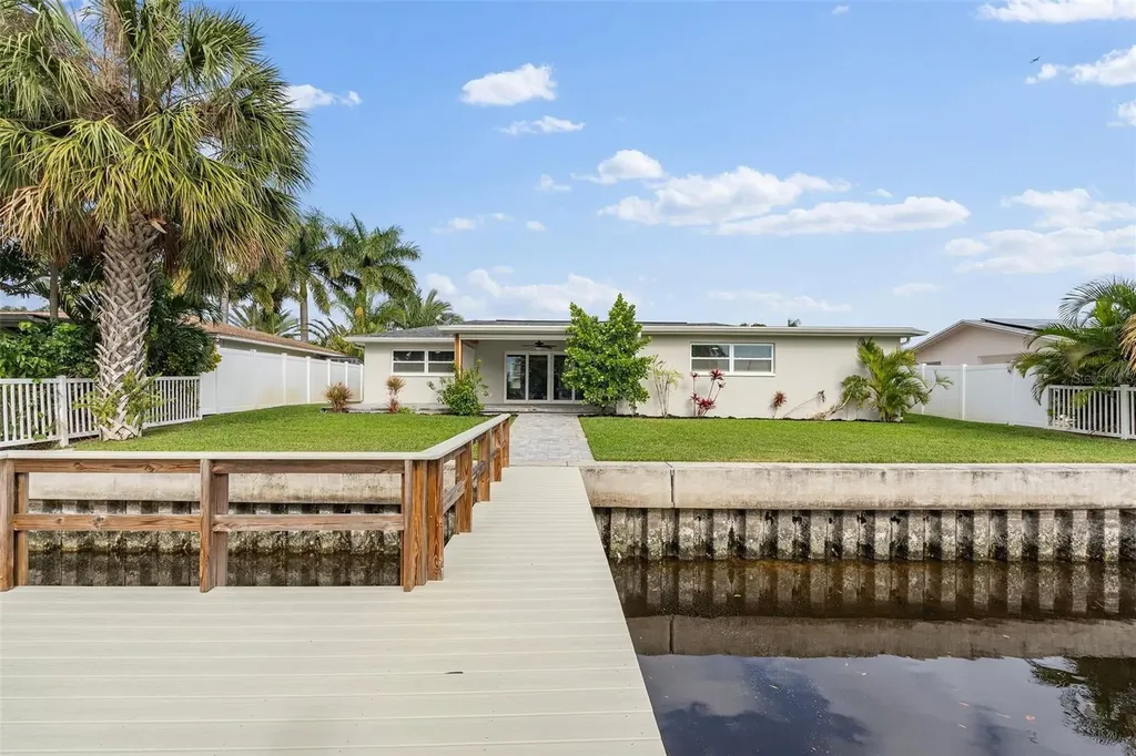 170 98th Avenue N St Petersburg FL 33702