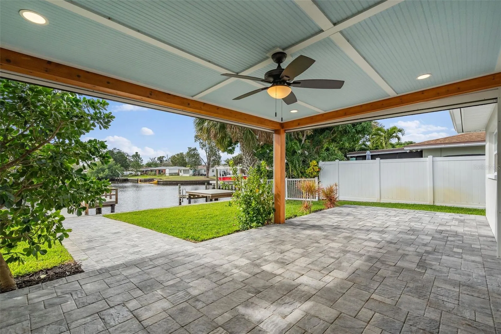 170 98th Avenue N St Petersburg FL 33702