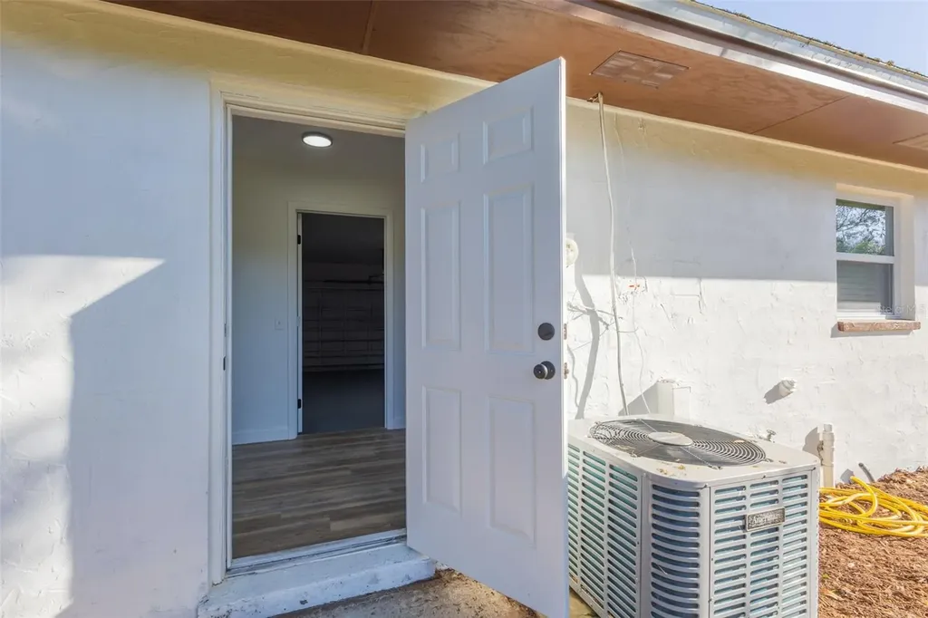 1517 Hallam Court N Lakeland FL 33813