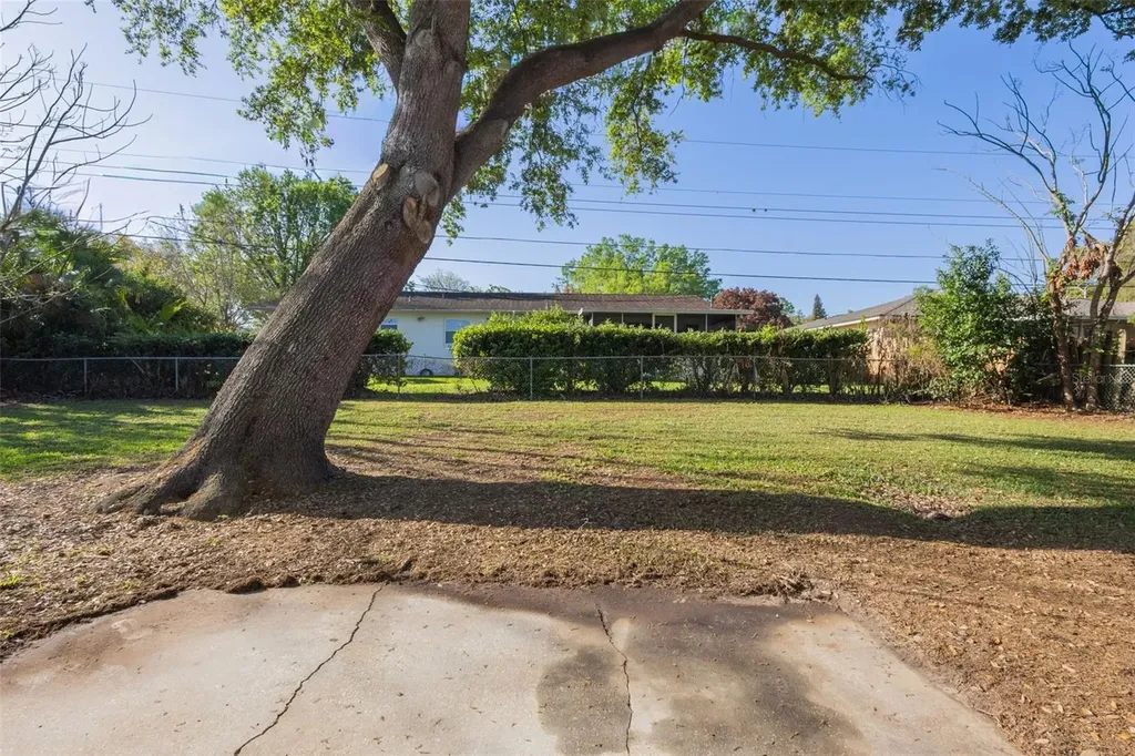1517 Hallam Court N Lakeland FL 33813