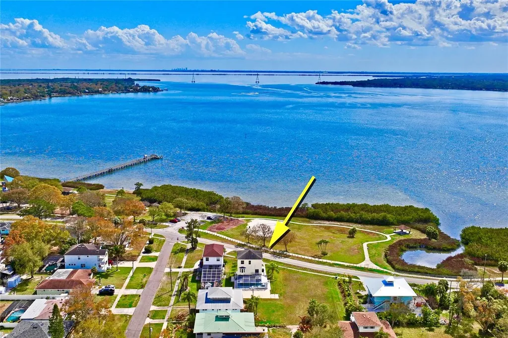 402 Shore Drive W Oldsmar FL 34677