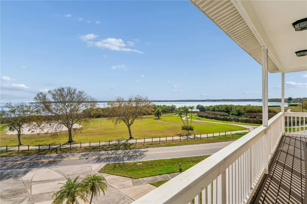 402 Shore Drive W Oldsmar FL 34677