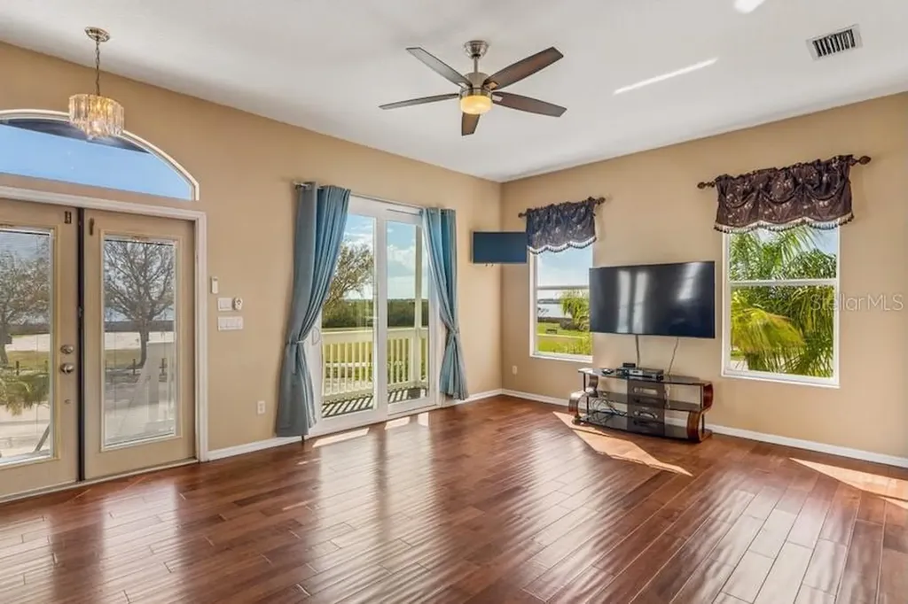 402 Shore Drive W Oldsmar FL 34677
