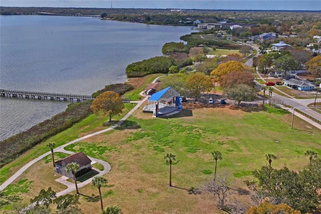 402 Shore Drive W Oldsmar FL 34677
