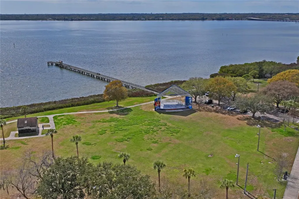 402 Shore Drive W Oldsmar FL 34677