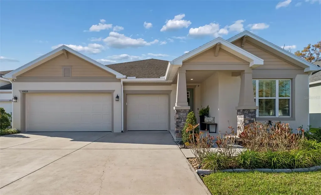 4910 Lakeshore Oaks Court Tampa FL 33624