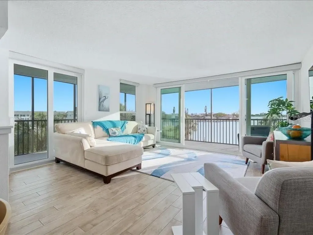 1848 Shore Drive S South Pasadena FL 33707