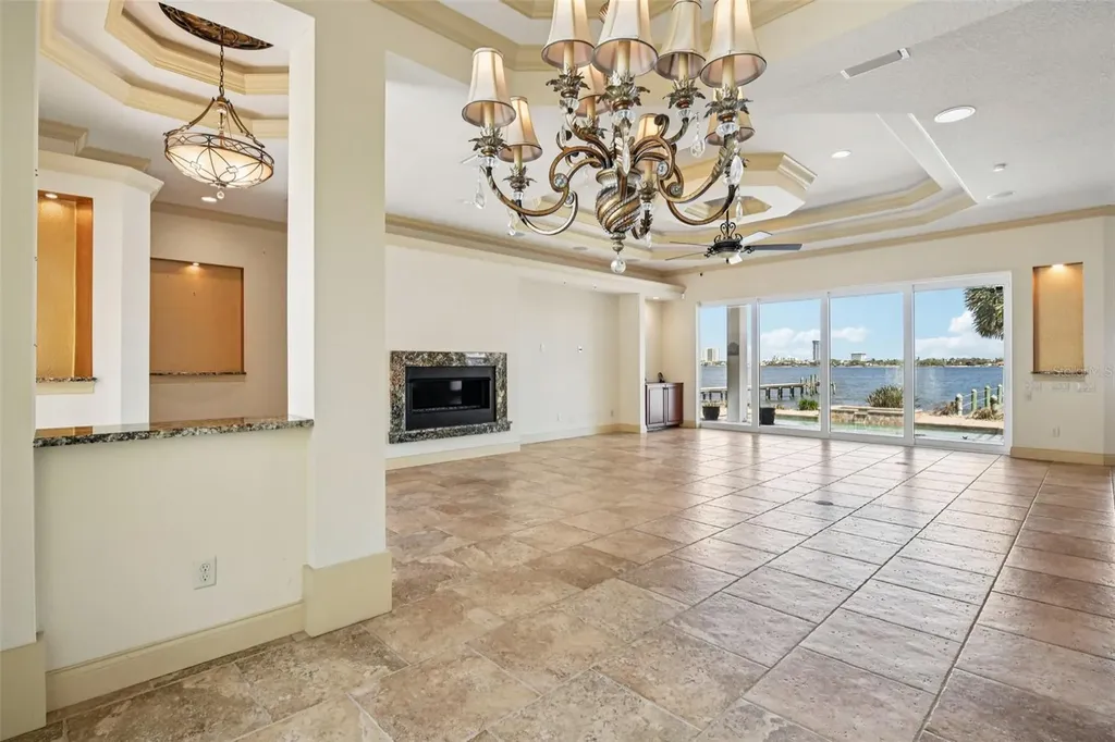 2227 S Palmetto Avenue South Daytona FL 32119
