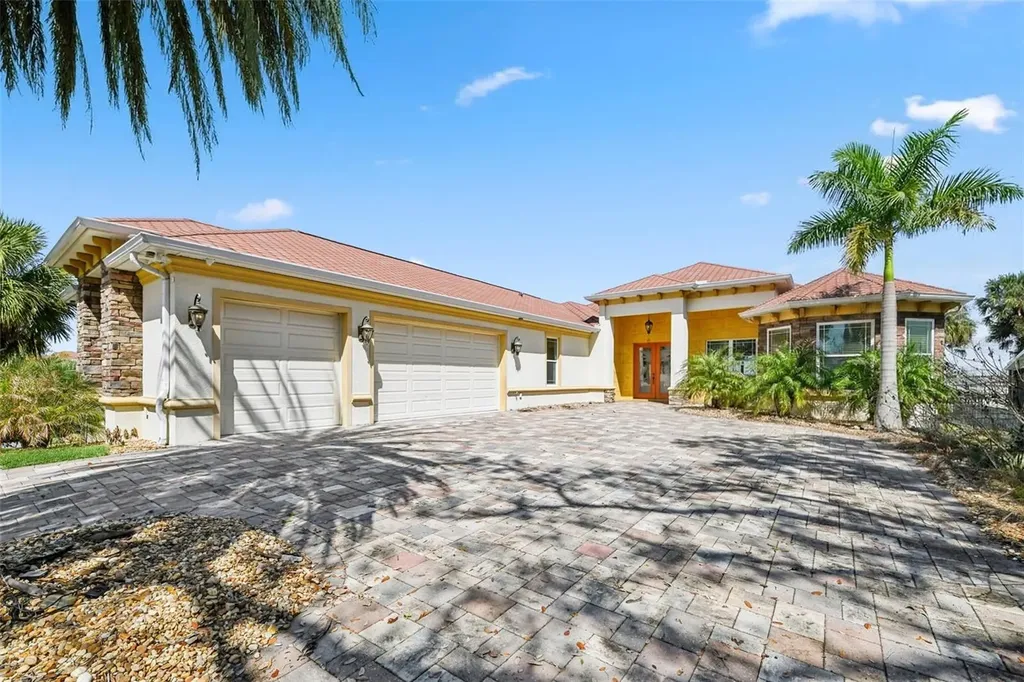 2227 S Palmetto Avenue South Daytona FL 32119
