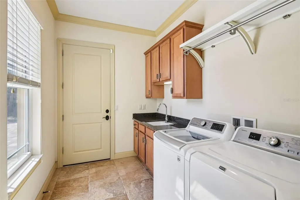 2227 S Palmetto Avenue South Daytona FL 32119