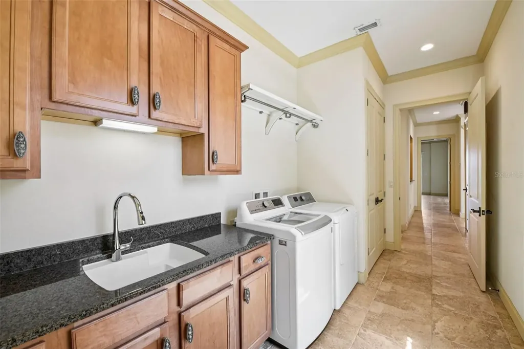2227 S Palmetto Avenue South Daytona FL 32119
