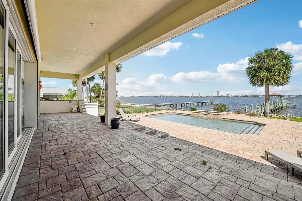 2227 S Palmetto Avenue South Daytona FL 32119