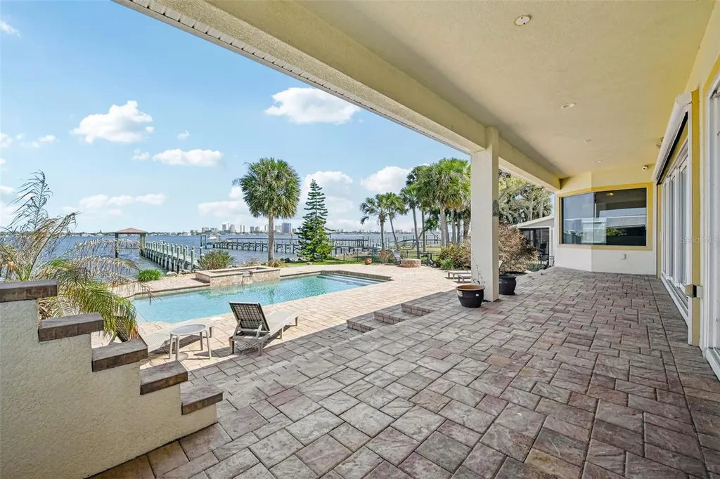 2227 S Palmetto Avenue South Daytona FL 32119