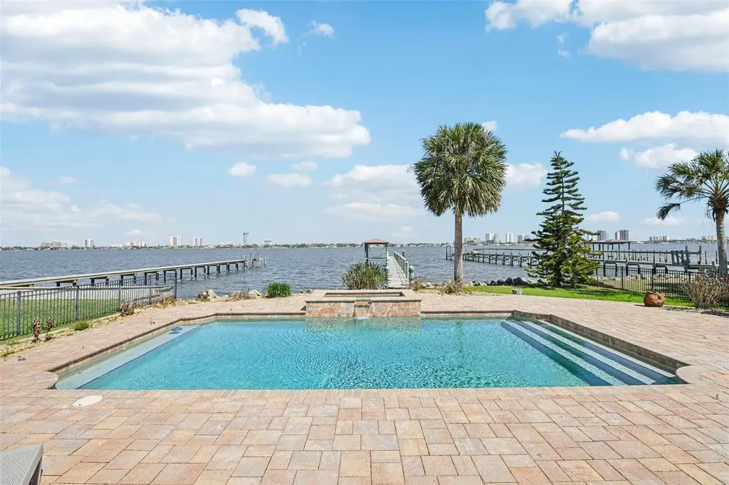 2227 S Palmetto Avenue South Daytona FL 32119