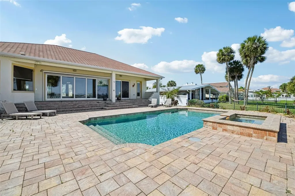 2227 S Palmetto Avenue South Daytona FL 32119