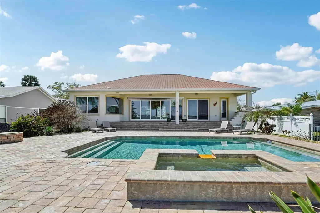 2227 S Palmetto Avenue South Daytona FL 32119