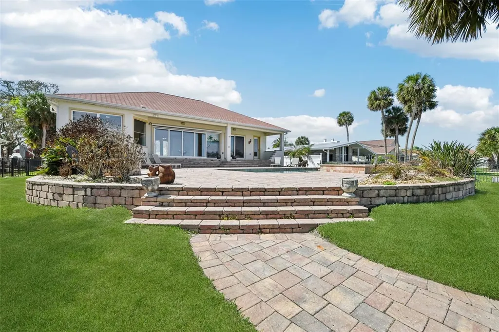 2227 S Palmetto Avenue South Daytona FL 32119