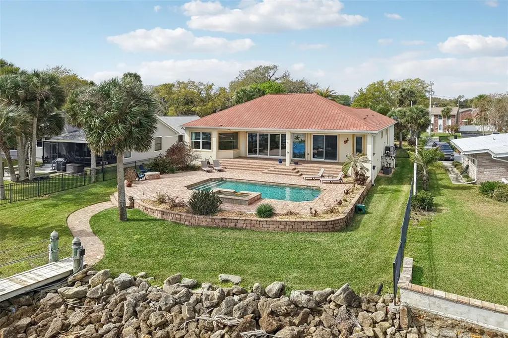 2227 S Palmetto Avenue South Daytona FL 32119